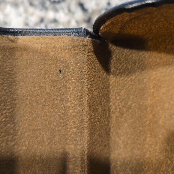 BURBERRY BLACK EMBOSSED PEBBLE LEATHER SUNGLASSES CASE. GLASSES NOT INCLUDED. - Picture 4 of 10